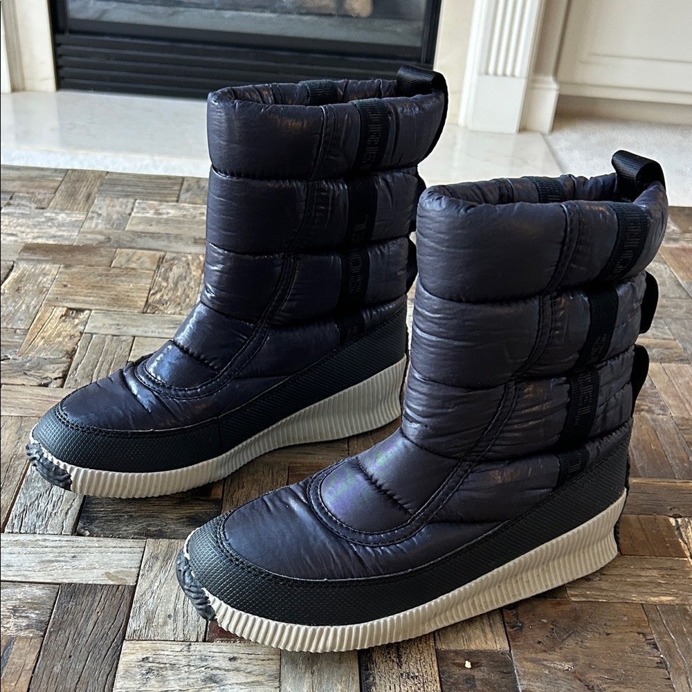 Sorel Out n About Puffy Mid Boots Size 8